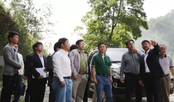 轉(zhuǎn)型提效促發(fā)展 天上草原譜宏圖——云南省農(nóng)業(yè)廳、草地動(dòng)物科學(xué)研究院領(lǐng)導(dǎo)、專家蒞臨恒益集團(tuán)進(jìn)行調(diào)研