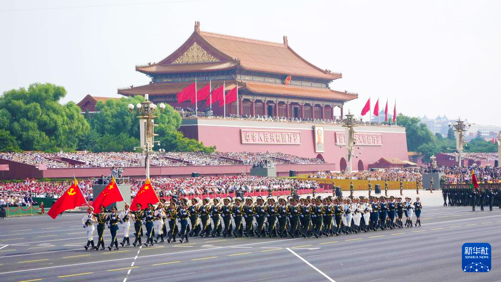 銘記榮光，凝聚力量丨恒益集團(tuán)組織集中收看抗戰(zhàn)勝利80周年閱兵盛況